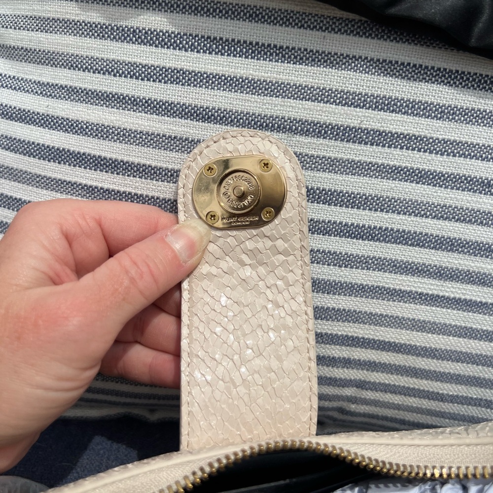 Kurt Geiger London Chelsea Small Hobo Crossbody Bag - Picture 9 of 11